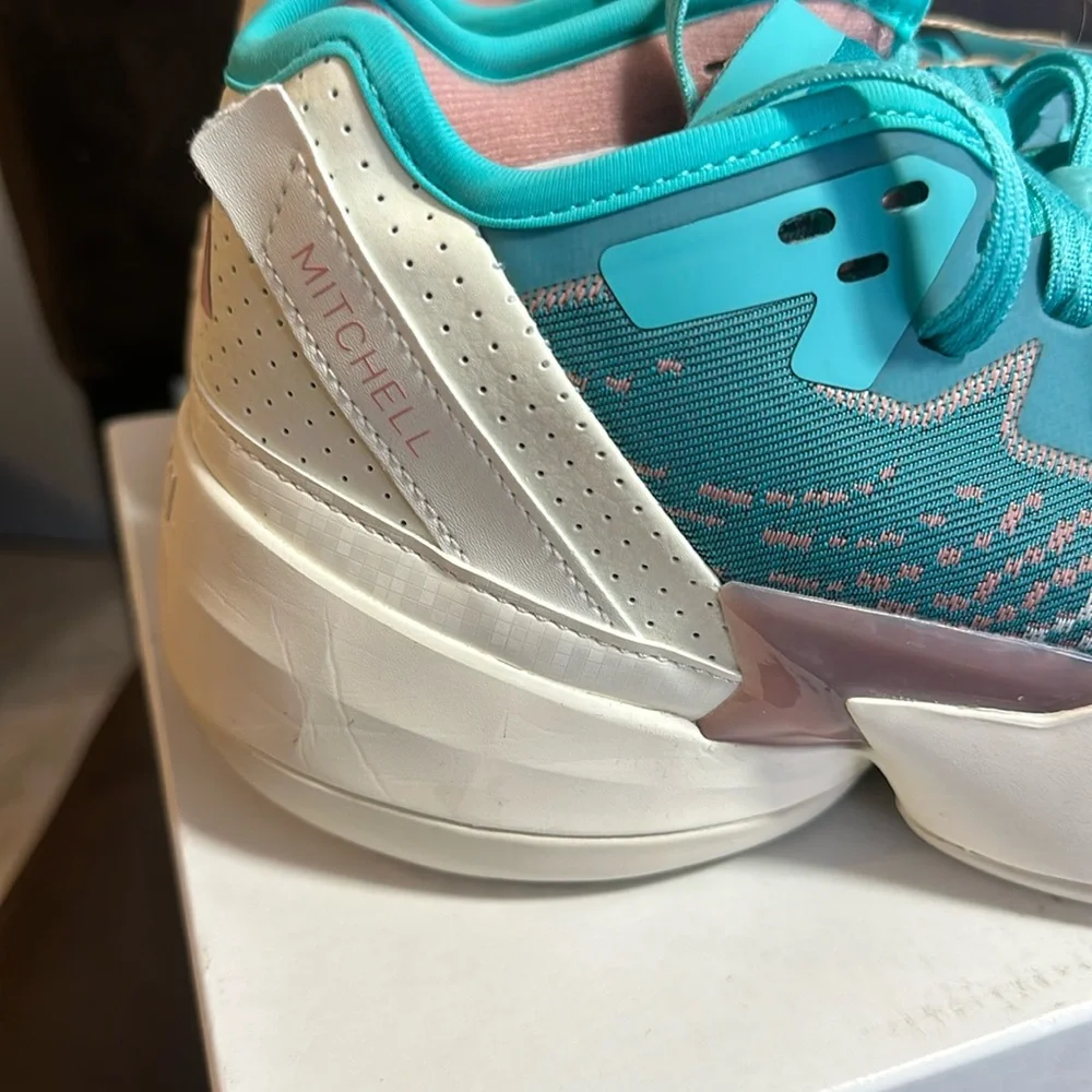 adidas Kids' D.O.N. Issue #4 Basketball Shoes: BLUE/OFF-WHITE: NEW IN BOX: SZ 7